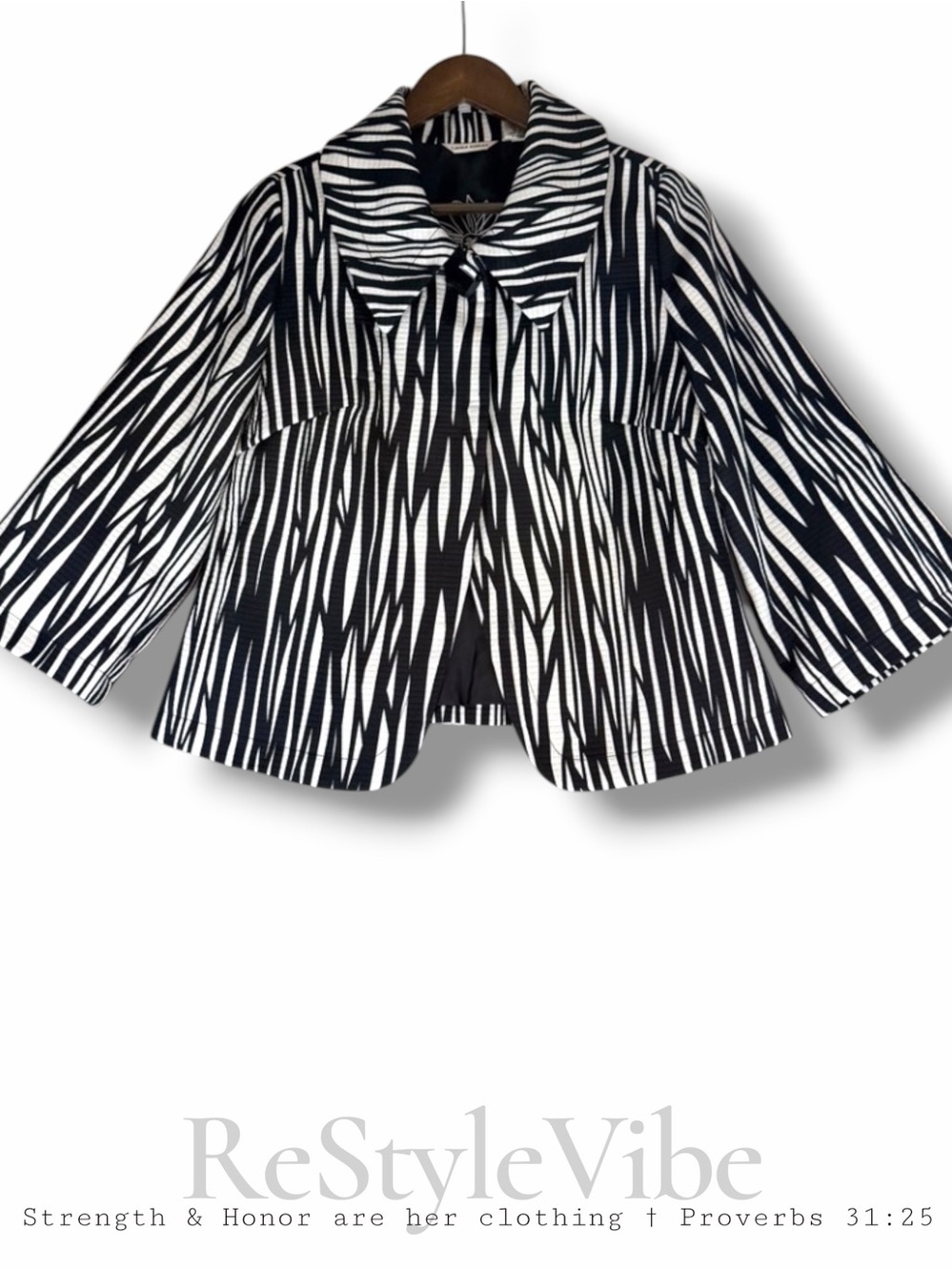 LAURA ASHLEY Women’s Size S Blazer Jacket Cropped Style Zebra Pattern Lined